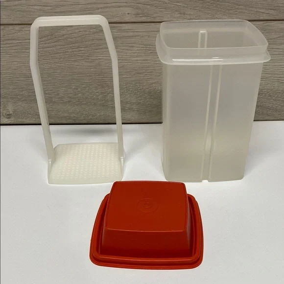 Tupperware Pickle Storage Container / Keeper - Picture 2 of 6